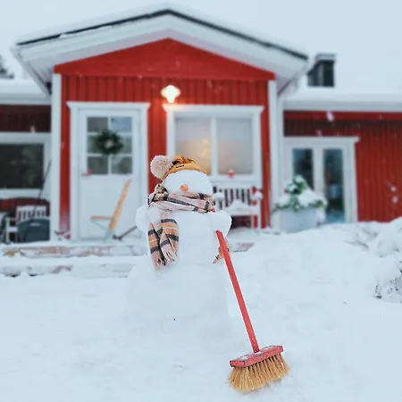 Red Wooden House In Nyaraló *