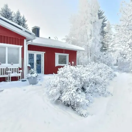 Red Wooden House In 別荘 *