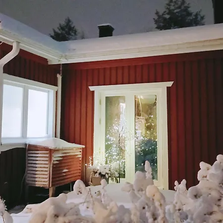 Red Wooden House In 別荘 *