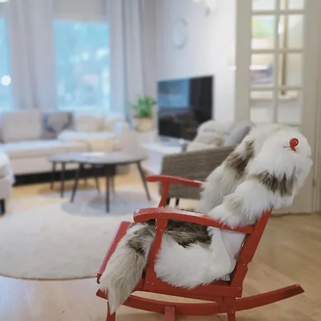 Red Wooden House In 別荘 *