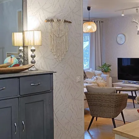 別荘 Red Wooden House In ロヴァニエミ