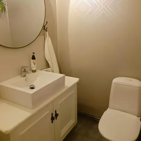 Nyaraló Red Wooden House In