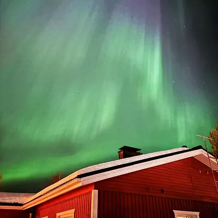 Nyaraló Red Wooden House In Rovaniemi
