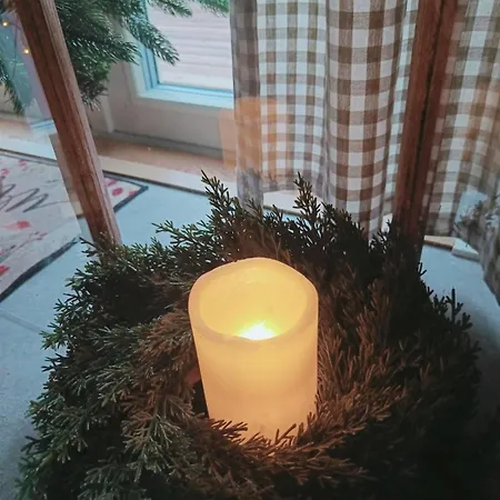 Red Wooden House In ロヴァニエミ