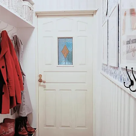 別荘 Red Wooden House In ロヴァニエミ