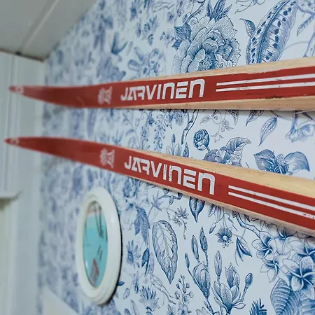 Red Wooden House In 別荘 *