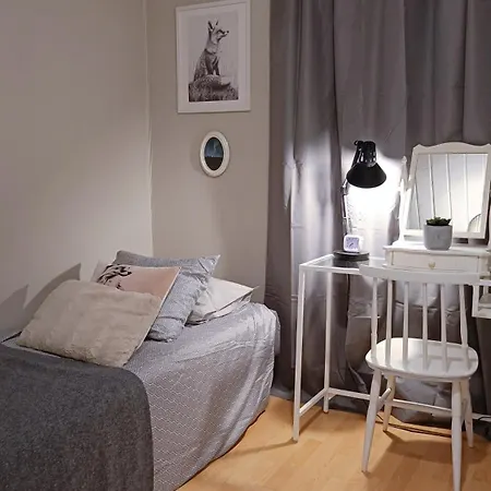 別荘 Red Wooden House In