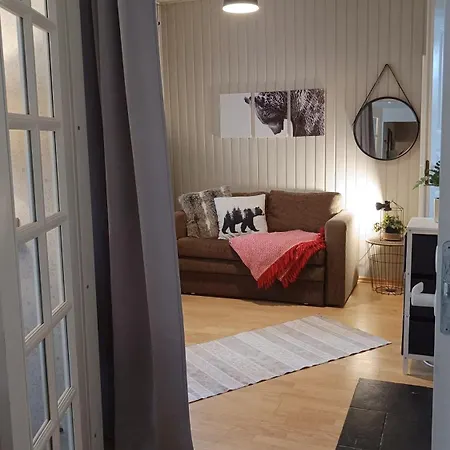 Red Wooden House In Tatil Evi Rovaniemi