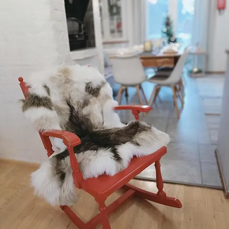 別荘 Red Wooden House In *