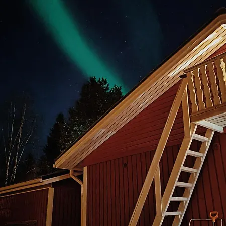 Red Wooden House In 別荘 *
