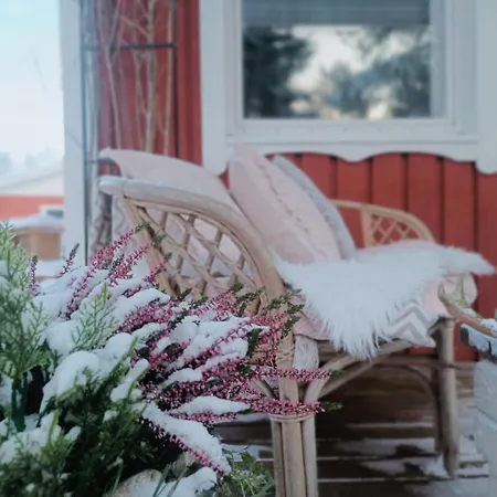 Red Wooden House In Nyaraló *