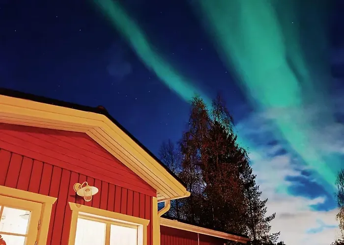 Red Wooden House In Дом отдыха