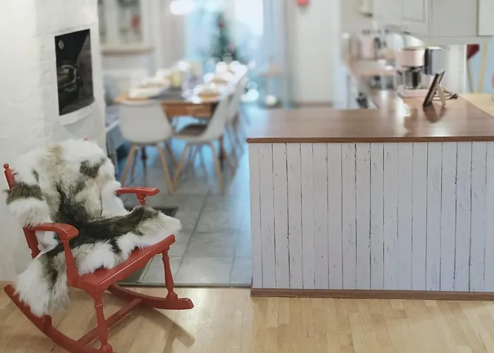 Дом отдыха Red Wooden House In