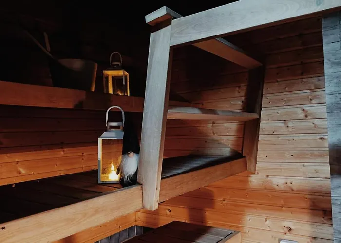 Red Wooden House In Дом отдыха Рованиеми