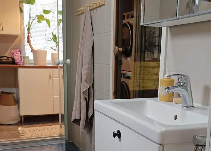 Red Wooden House In Дом отдыха Рованиеми