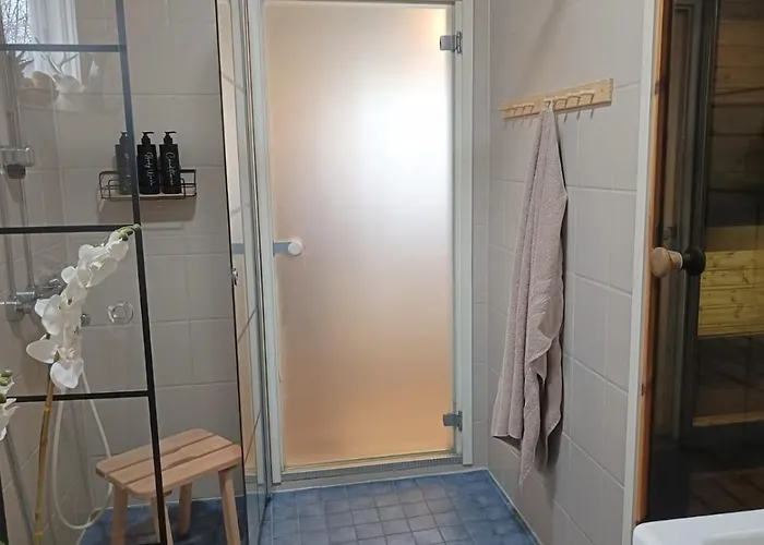 Red Wooden House In Дом отдыха Рованиеми