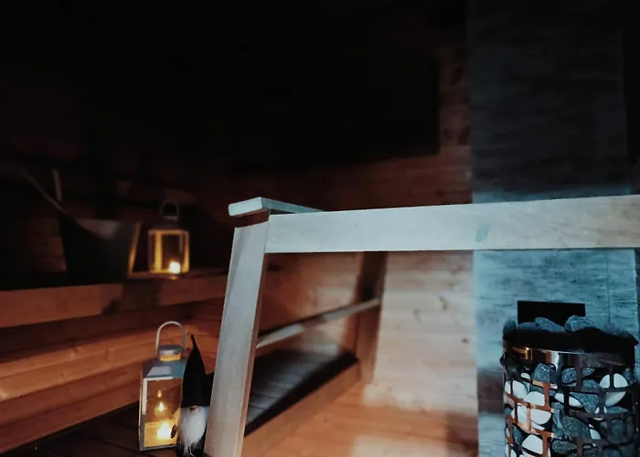 Red Wooden House In Дом отдыха Рованиеми