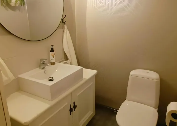 Дом отдыха Red Wooden House In