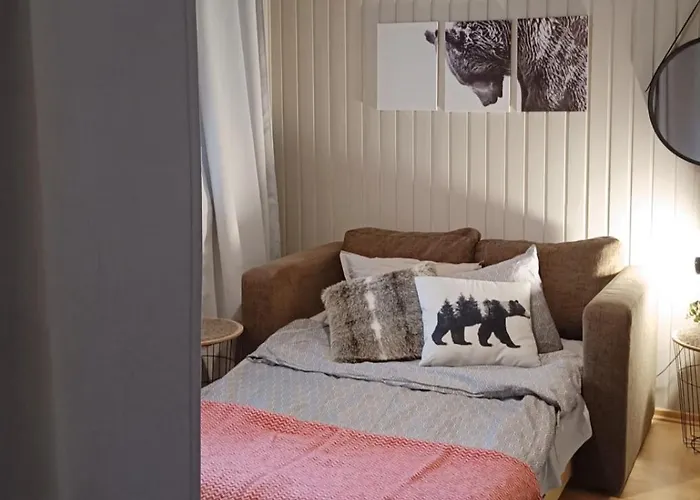 Red Wooden House In Сasa de vacaciones