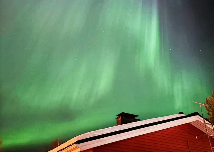 Сasa de vacaciones Red Wooden House In Rovaniemi