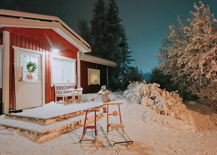 Red Wooden House In Дом отдыха *