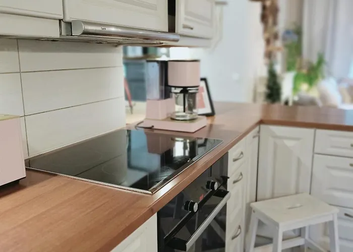 Red Wooden House In Дом отдыха