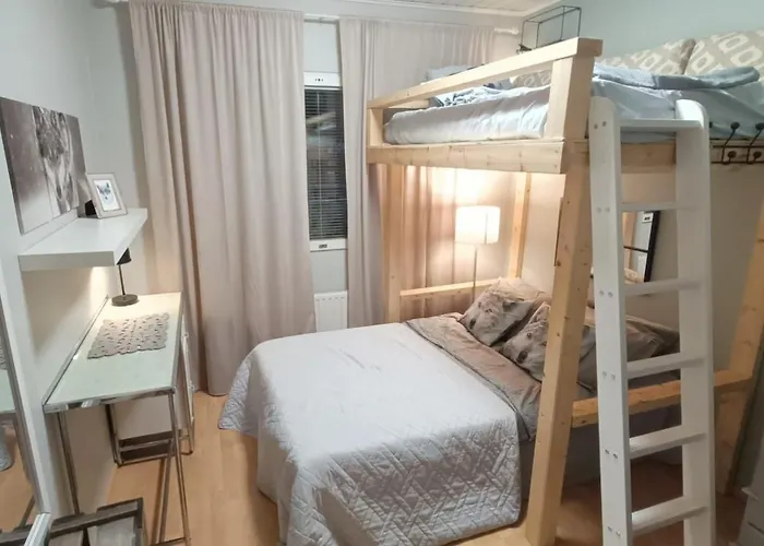 Дом отдыха Red Wooden House In *