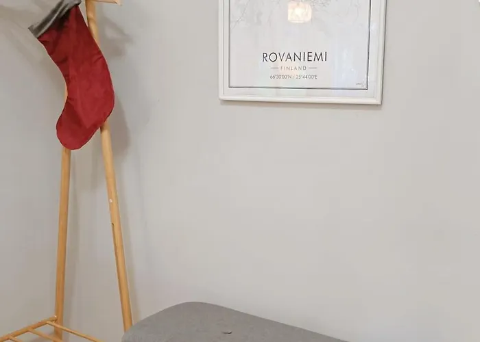 Red Wooden House In Дом отдыха *