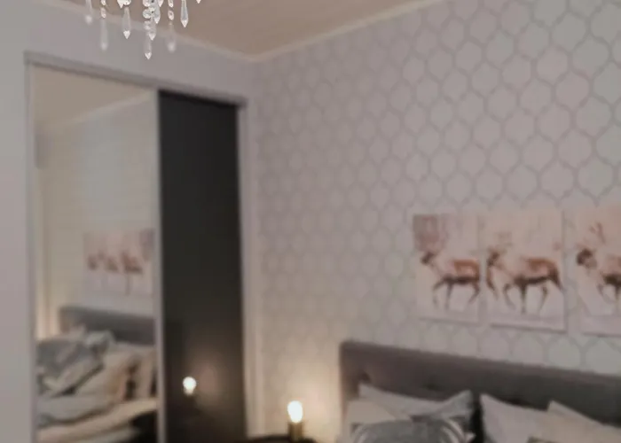 Сasa de vacaciones Red Wooden House In *