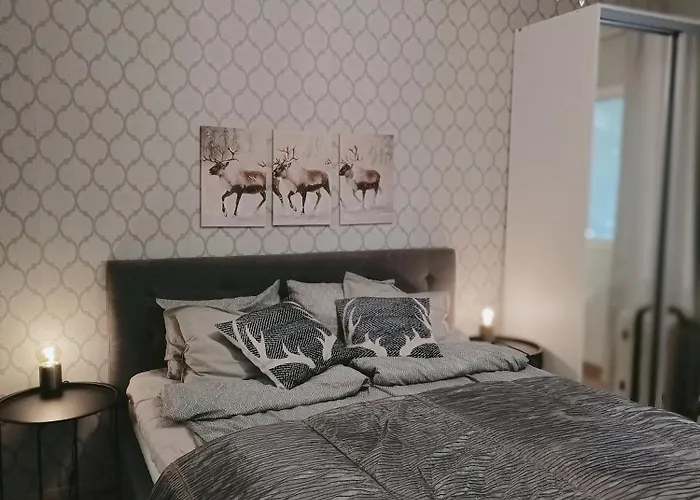 Дом отдыха Red Wooden House In