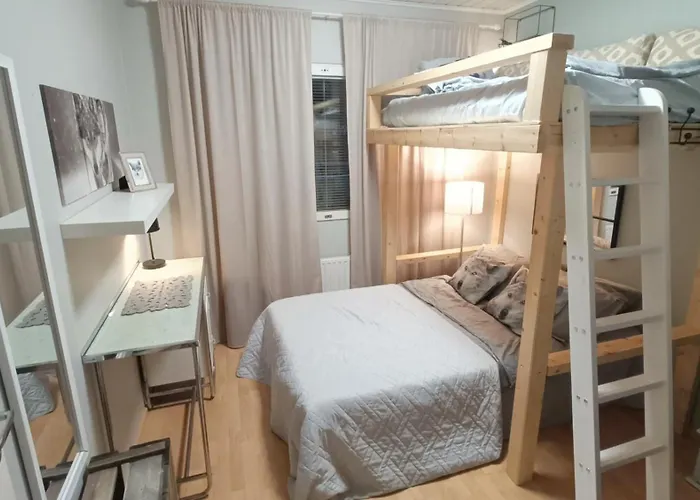 Red Wooden House In Дом отдыха Рованиеми