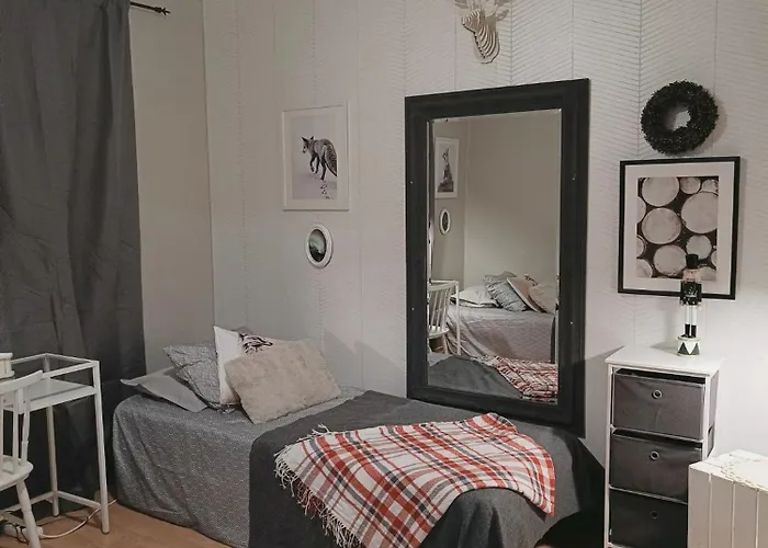 Дом отдыха Red Wooden House In *