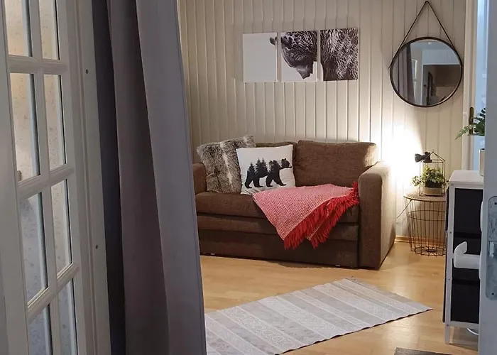 Red Wooden House In Дом отдыха Рованиеми