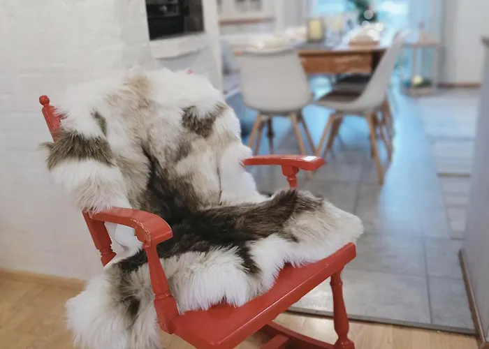 Дом отдыха Red Wooden House In *