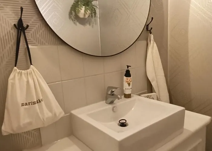 Дом отдыха Red Wooden House In *