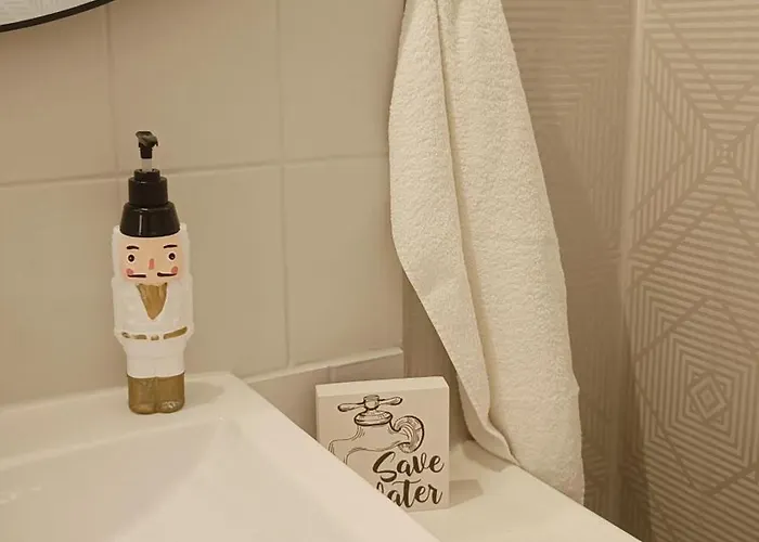 Red Wooden House In Дом отдыха *