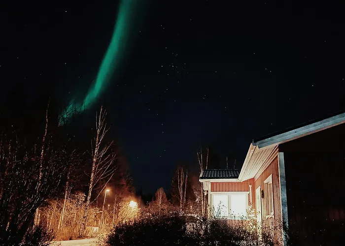 Red Wooden House In Дом отдыха *