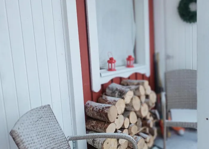 Red Wooden House In Дом отдыха