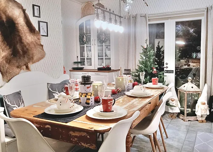 Сasa de vacaciones Red Wooden House In Rovaniemi